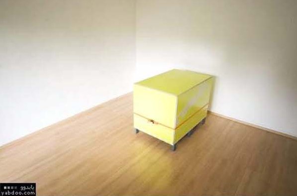Se Ve Como Una Simple Caja En Una Habitación. Pero Lo Que Salió De Ella
